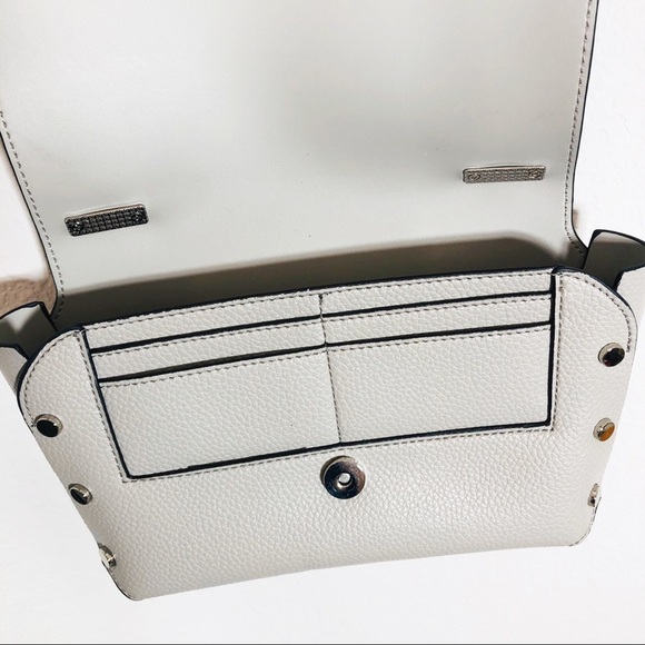 🔥SALE🔥 Steve Madden gray and silver crossbody bag - Picture 3 of 9